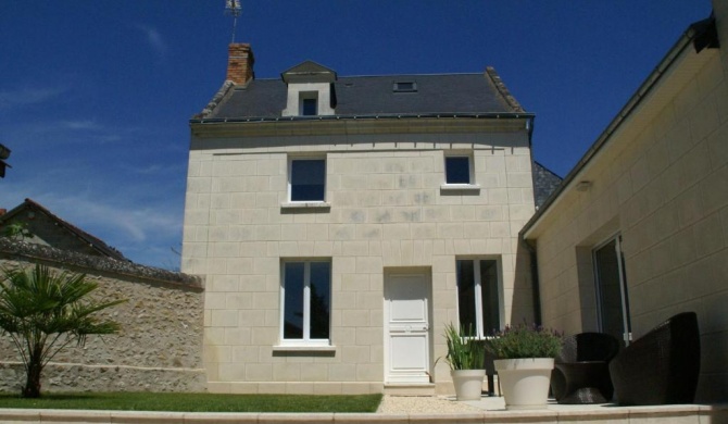 Luxury holiday home with lawn in Beaumont en V ron near Chinon
