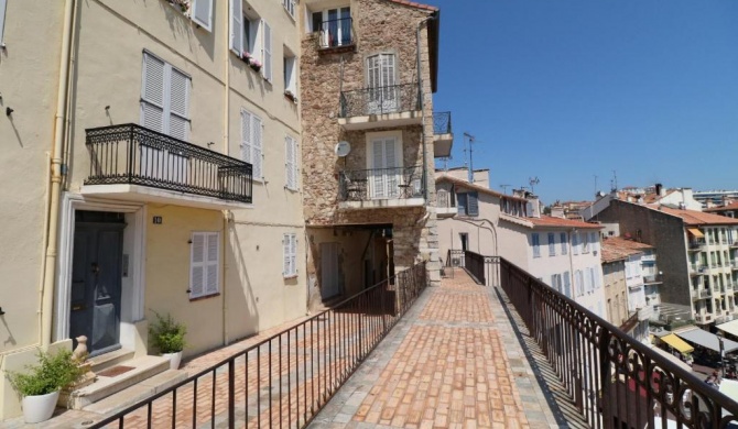 1 bedroom Suquet, 6 min from the Palais, balcony city & port view 220