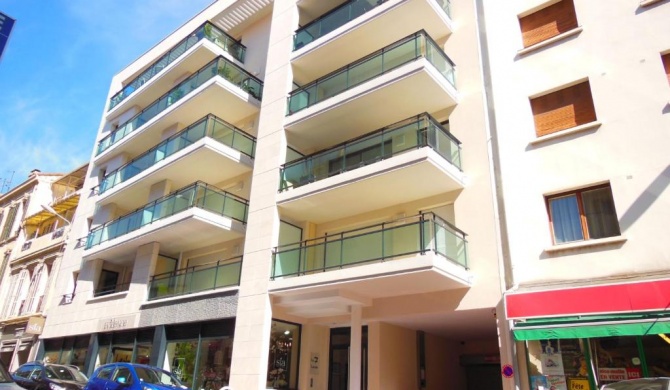 3 Bedrooms, 3 bathrooms central Cannes Lecerf 411