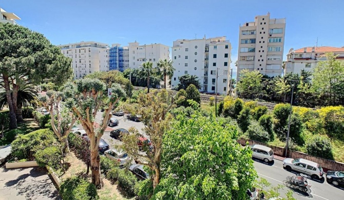 Apartment Cannes , proche centre ville et croisette beau 3 pieces dans residence de standing terrase loggia aperçu mer 3