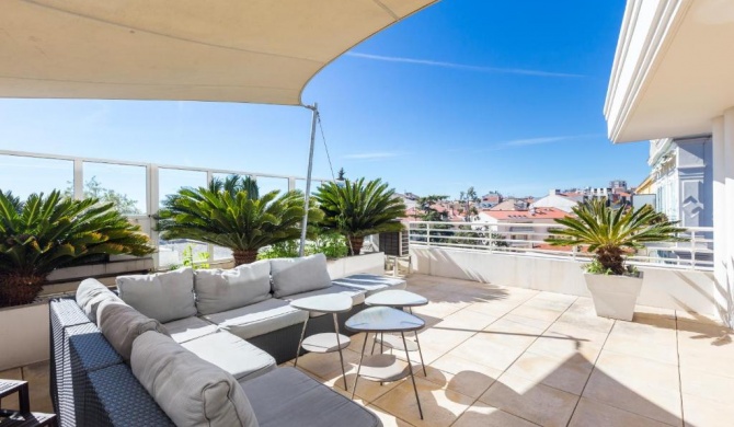 Superb penthouse in centre of Cannes Stunning views air-conditioning internet Near the Palais 532