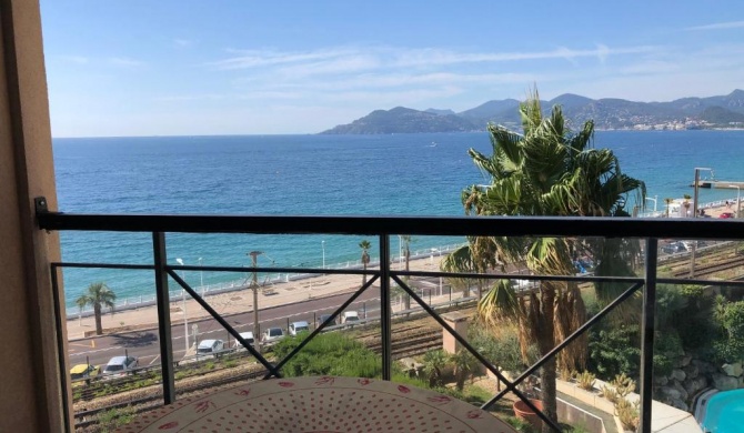 Cannes apartment with balcony and sea view