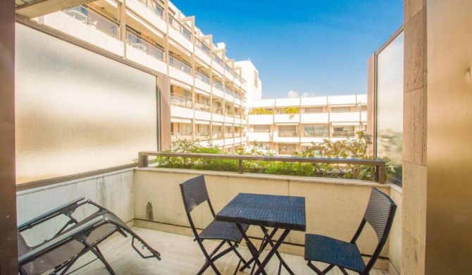 Cannes Conseil Immo, Grand Studio Terrasse Gray d'Albion area -Four-