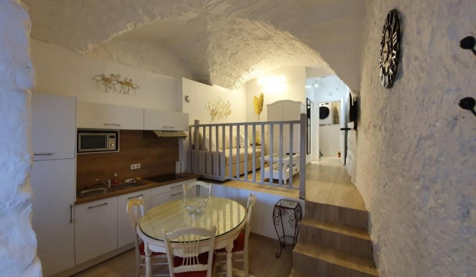 Cannes Conseil Immo, Romantic Flat, Le Suquet Historic area -Albe-