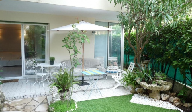 One Bed Apt with a garden terrace in a quiet area of Cannes walking distance to the Croisette 1911