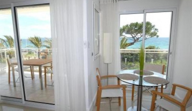 Stunning 2 Bed, 2 Bath Apt on the Cannes sea front has swimming pool and is a secure modern building 464