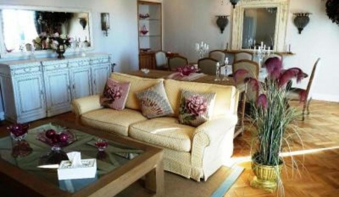 Charming 2 bedroom apt in Central Cannes walking distance to beaches Croisette and the Palais 678