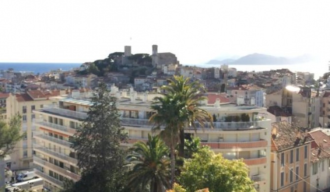 Vue mer jardin chateau plages Palais des festivals Lumineux et spacieux au calme