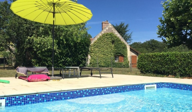Cosy holiday home in Montrichard with shared pool