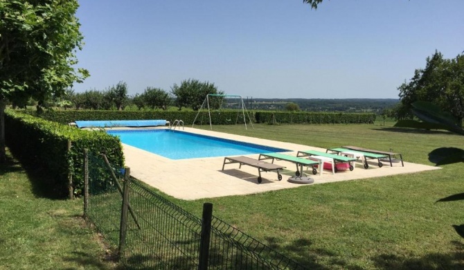 Charming Holiday Home in Montrichard with Pool